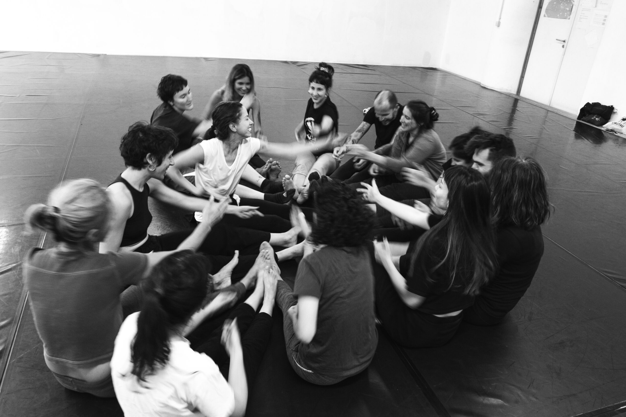 Aulas Regulares no Forum Dança para maiores de 16 anos.